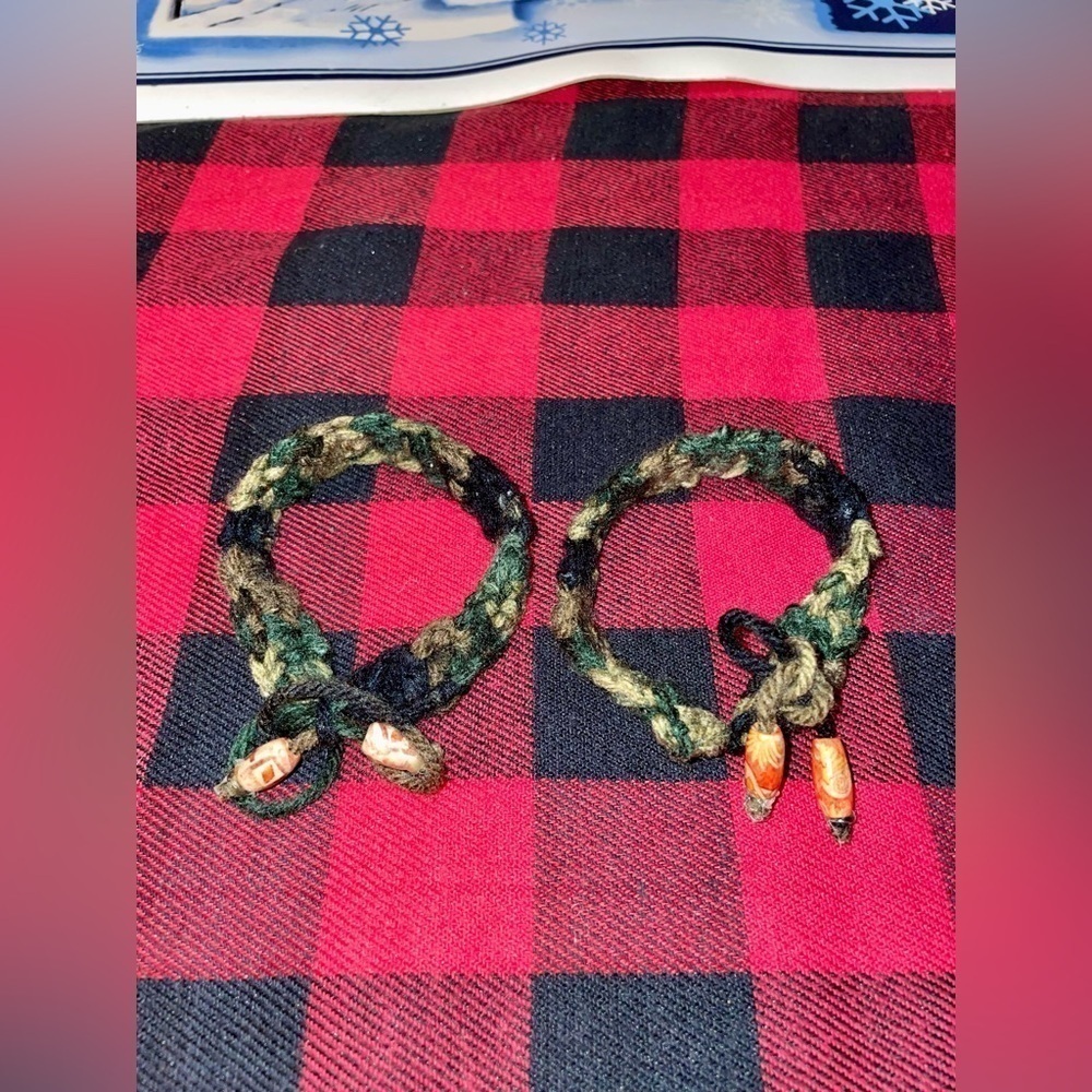 NWT Doc L’s Pair of Camouflage Friendship Bracelets Ties Wooden Beads